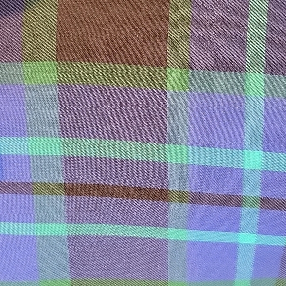 izod button down blue green long sleeved shirt.  Size is Large - Picture 4 of 8